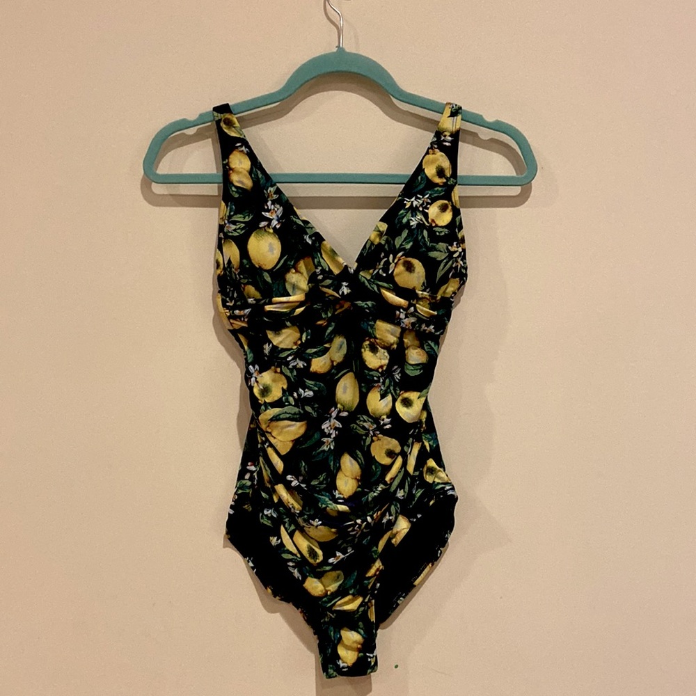 ✨ NIP TUCK SWIM 🍋 Lemon Print Ruched Swimsuit One Piece Multi Fit Cups